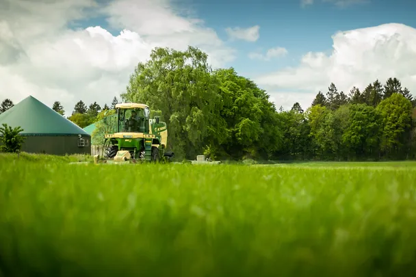 Gras mähen auf Gut Hülsenberg